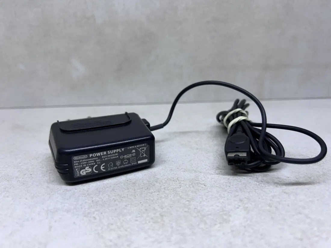 Nintendo DS i Game Boy Advance SP > AC Punjac / ORIGINAL