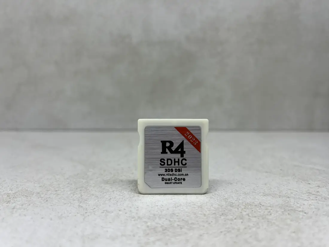 Nintendo DS > R4 SDHC + Citac kartica / Za modovanje