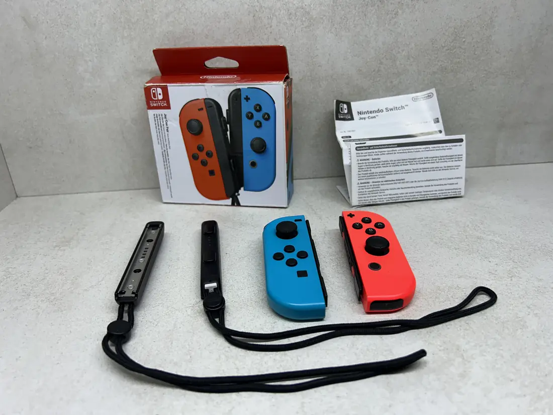 Nintendo Switch > Kontroleri / Joy-Con (R&Bl) / + 2 Strap