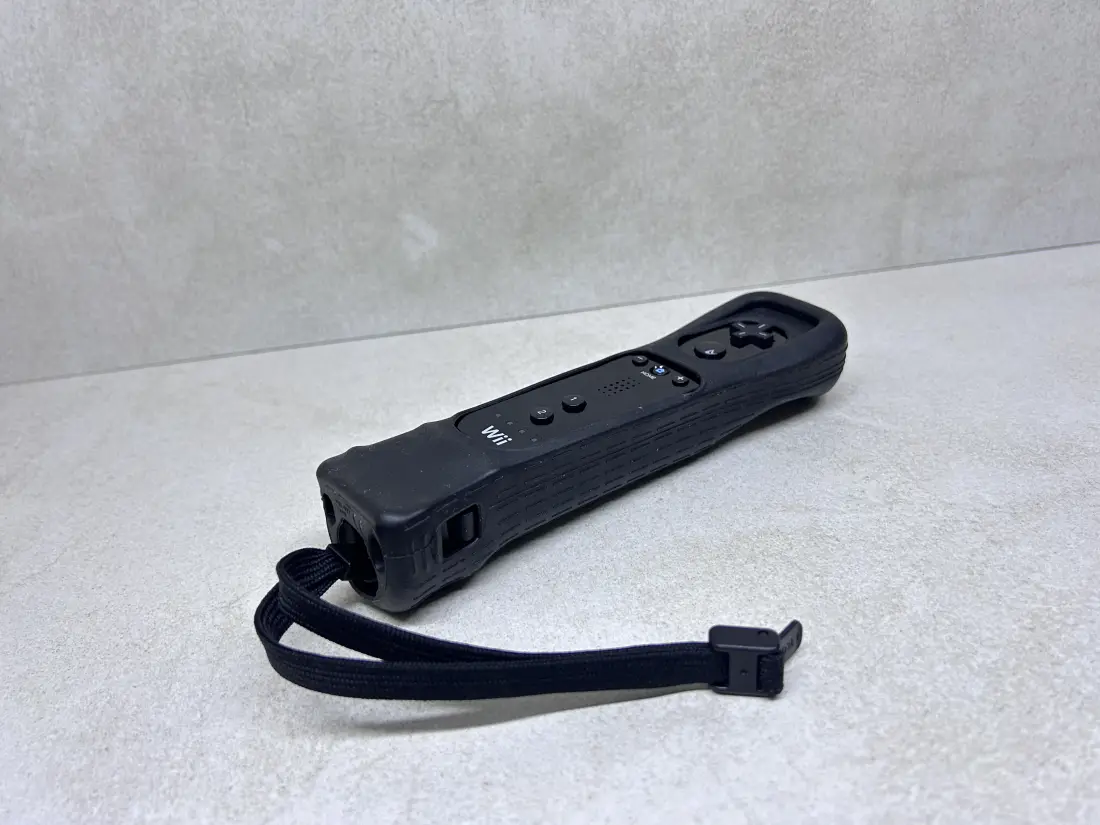 Nintendo Wii > Wii Remote + MotionPlus / + Silicon / BLACK