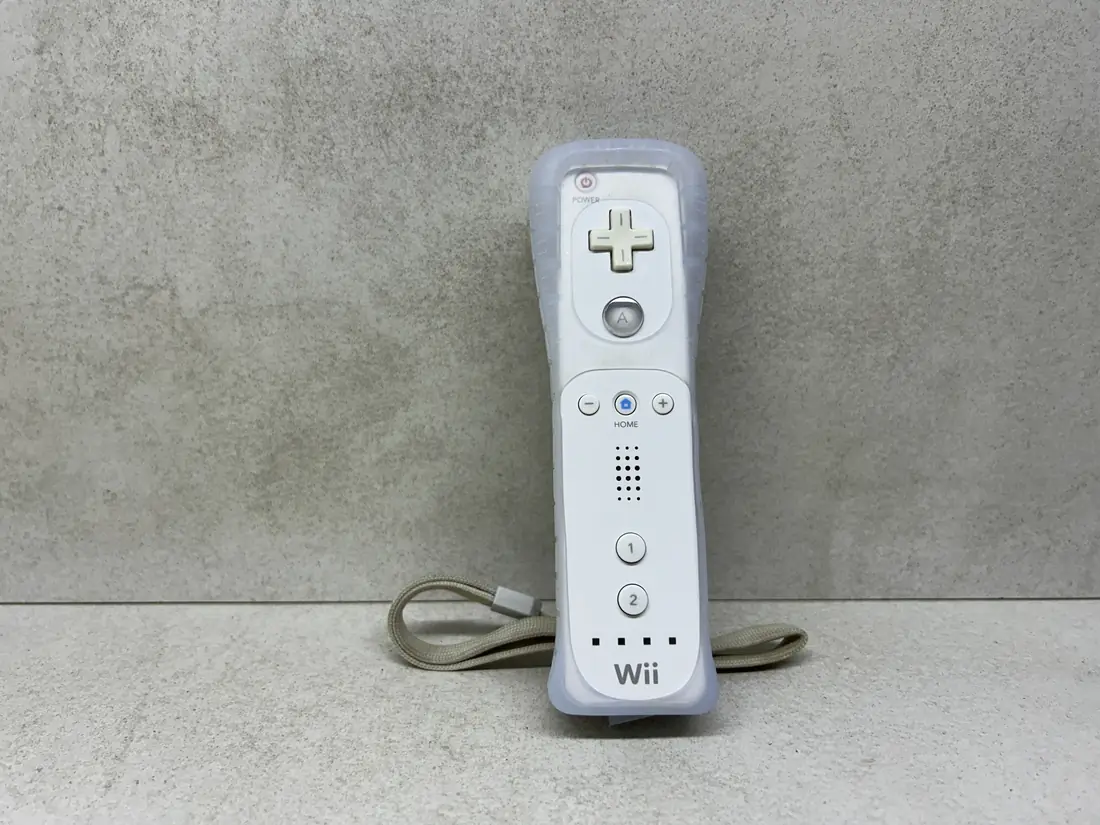 Nintendo Wii > Wii Remote / + Silicon / WHITE / ORIGINAL