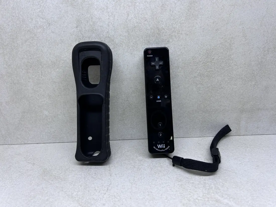 Nintendo Wii > Remote Motion Plus BLACK / + Zaštita / ORIGINAL