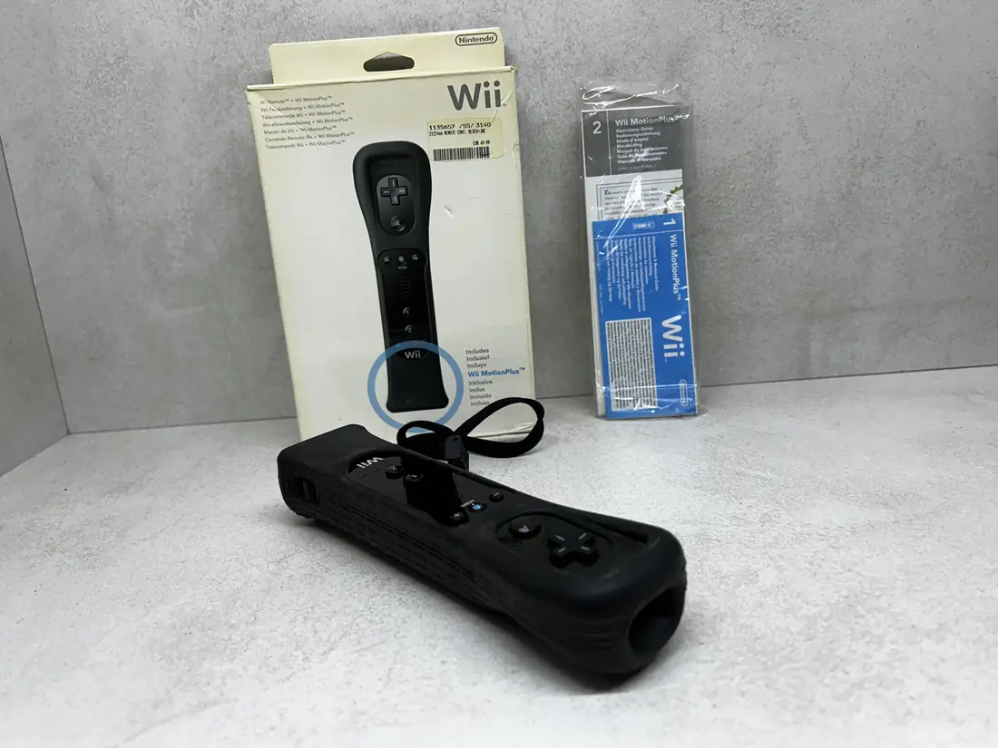 Nintendo Wii > Wii Remote + MotionPlus / + Silicon /+ KUTIJA