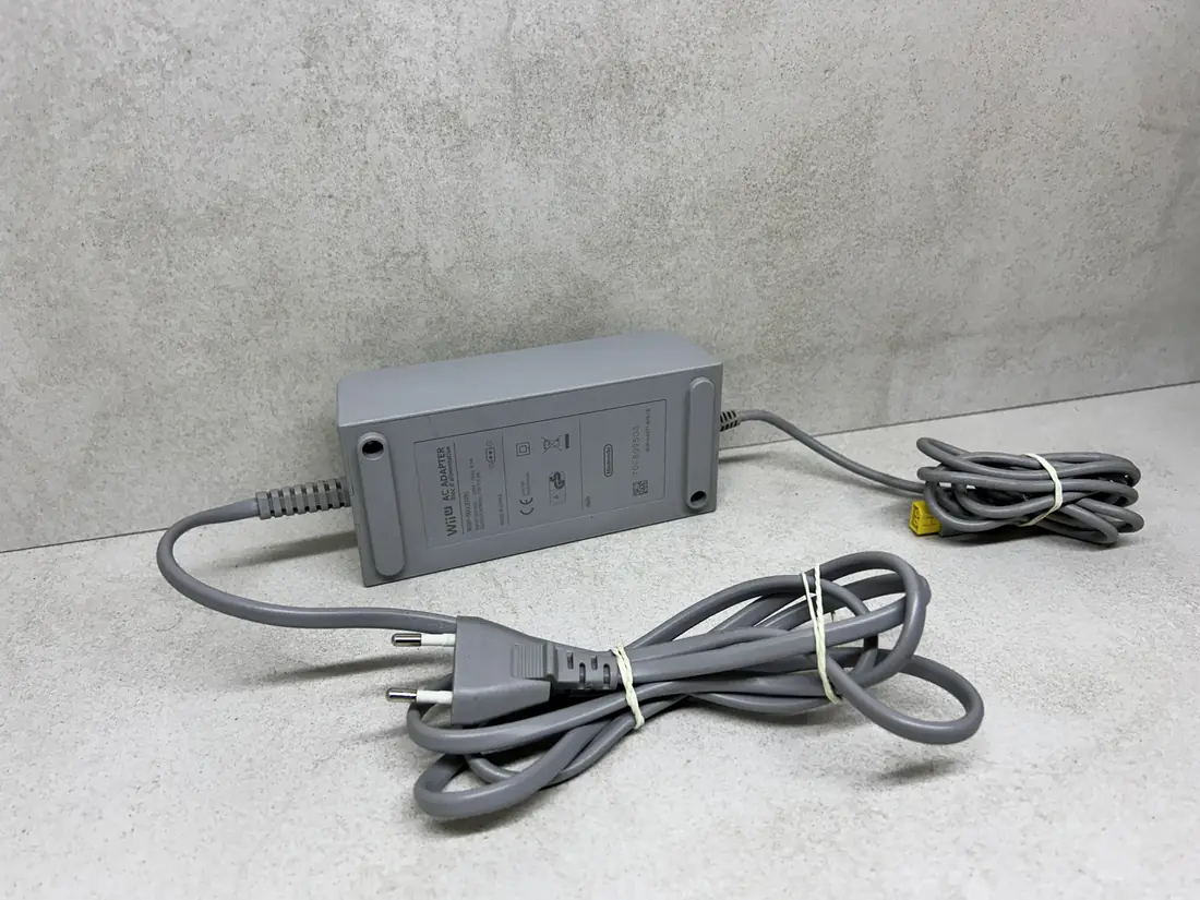 Nintendo Wii U > Adapter / WUP-002 (EUR) 15V 5.0A / ORIGINAL