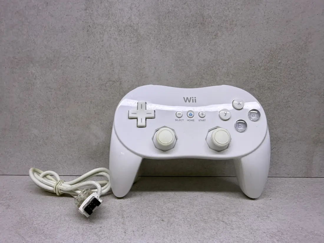 Nintendo Wii > Džojstik / Classic Controller Pro / ORIGINAL