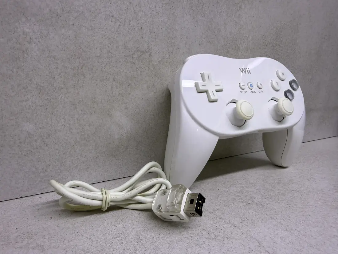 Nintendo Wii > Džojstik / Classic Controller Pro / ORIGINAL