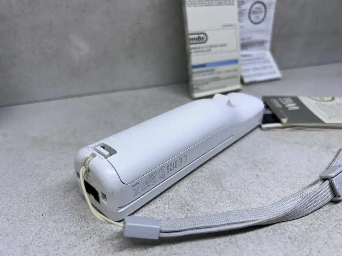 Nintendo Wii > Wii Remote / WHITE / ORIGINAL / + Kutija