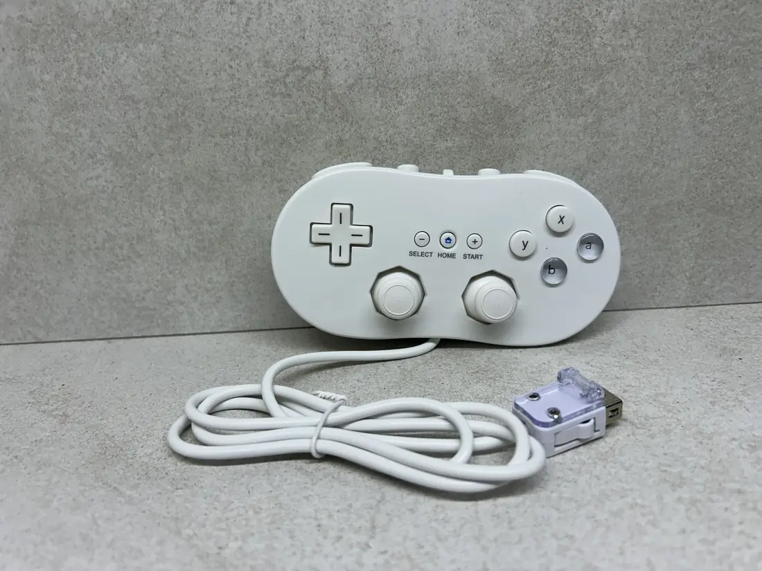 Nintendo Wii > Classic Controller / Wired / WHITE