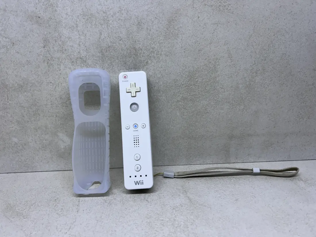 Nintendo Wii > Remote Motion / + Silicon / WHITE