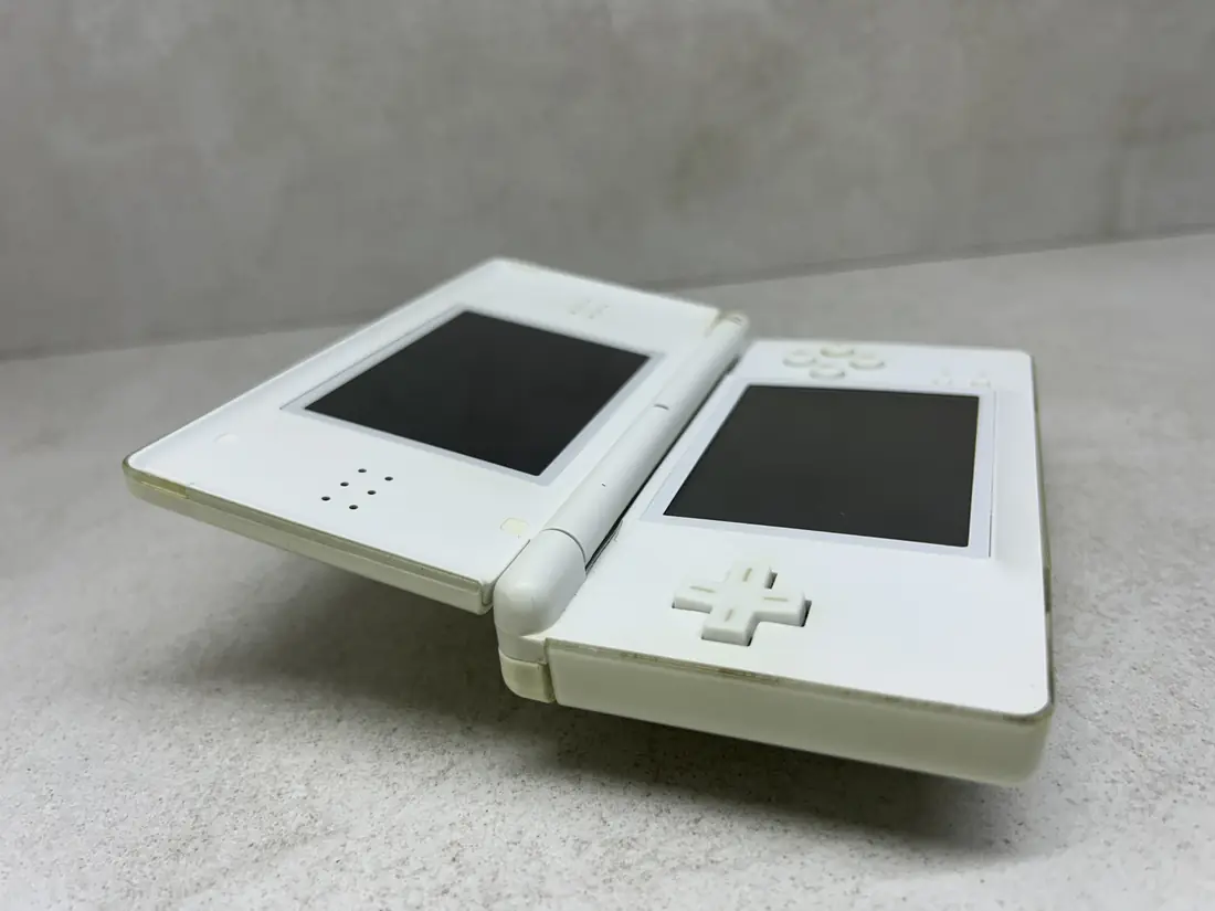 Nintendo DS Lite > 64gb / 723 igre / WHITE