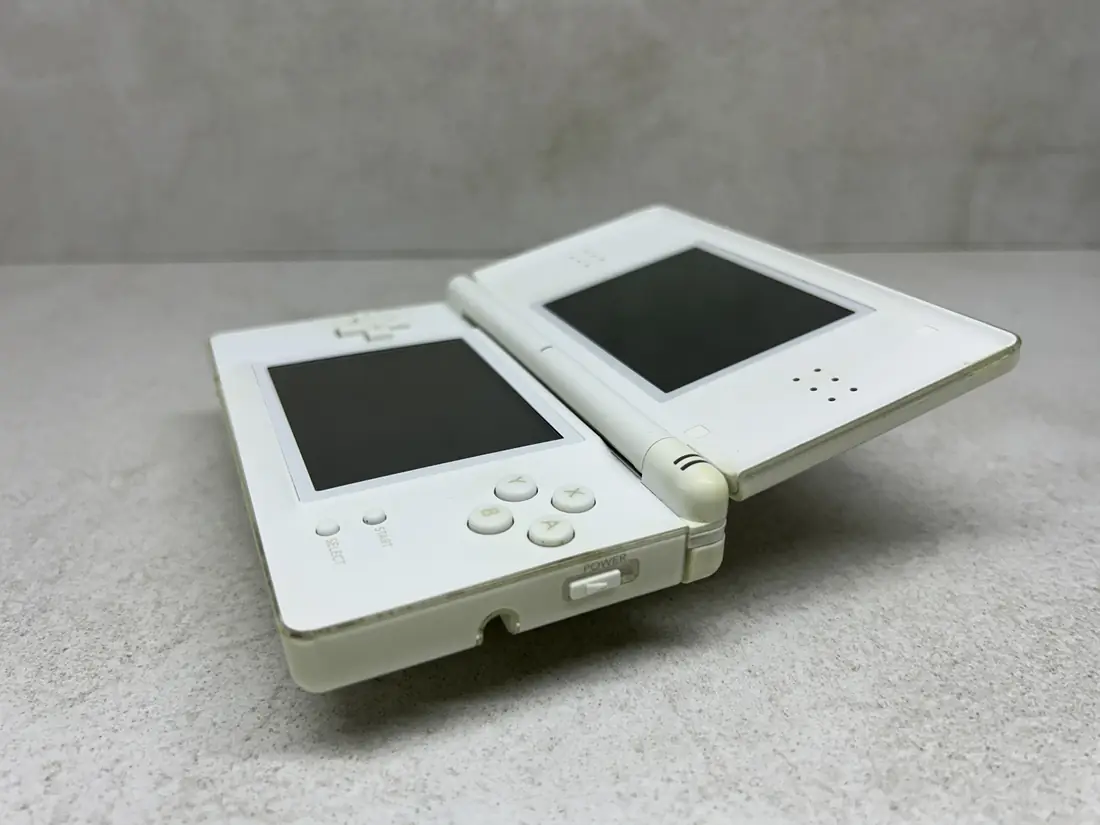 Nintendo DS Lite > 64gb / 723 igre / WHITE