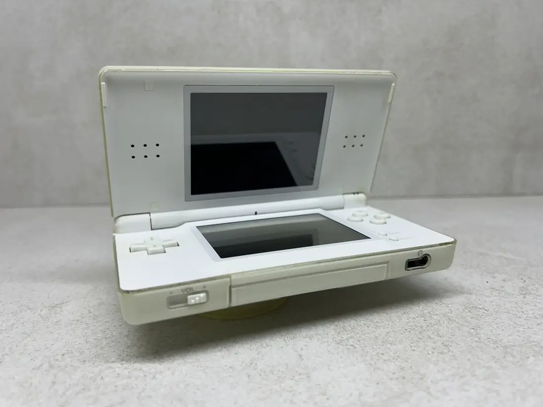 Nintendo DS Lite > 64gb / 723 igre / WHITE