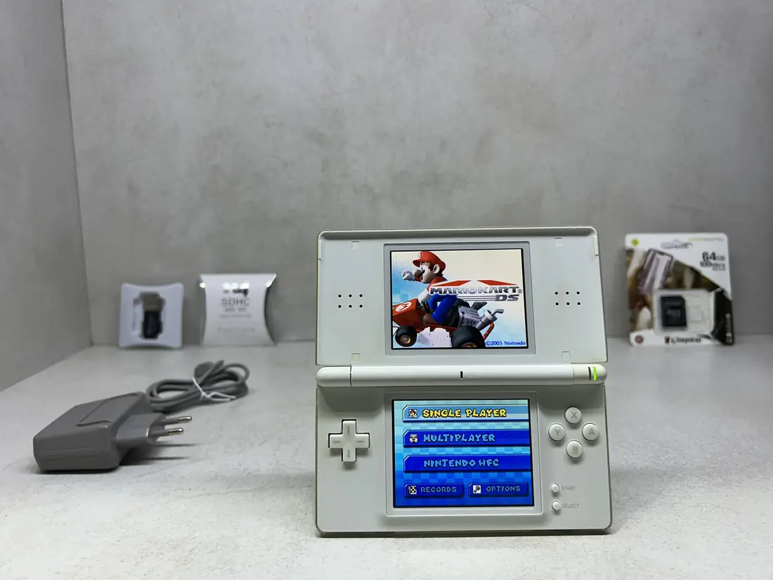 Nintendo DS Lite > 64gb / 723 igre / WHITE