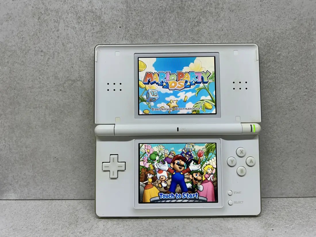 Nintendo DS Lite > 64gb / 723 igre / WHITE