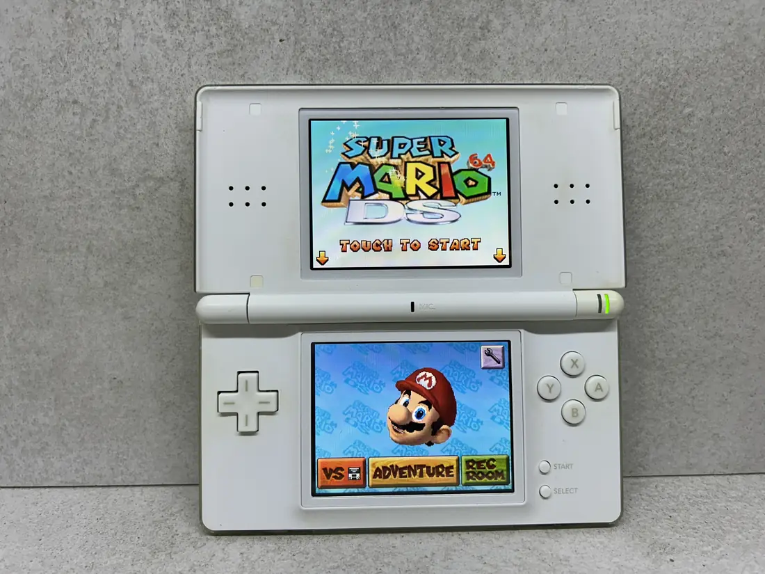 Nintendo DS Lite > 64gb / 723 igre / WHITE