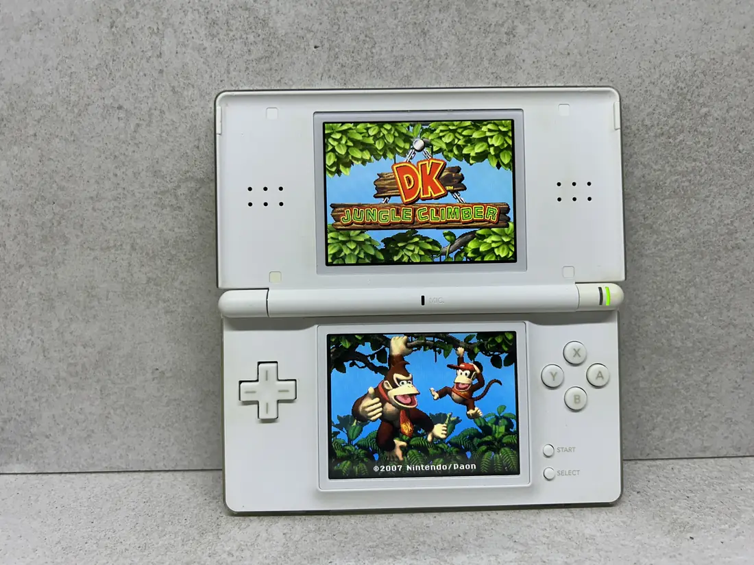 Nintendo DS Lite > 64gb / 723 igre / WHITE
