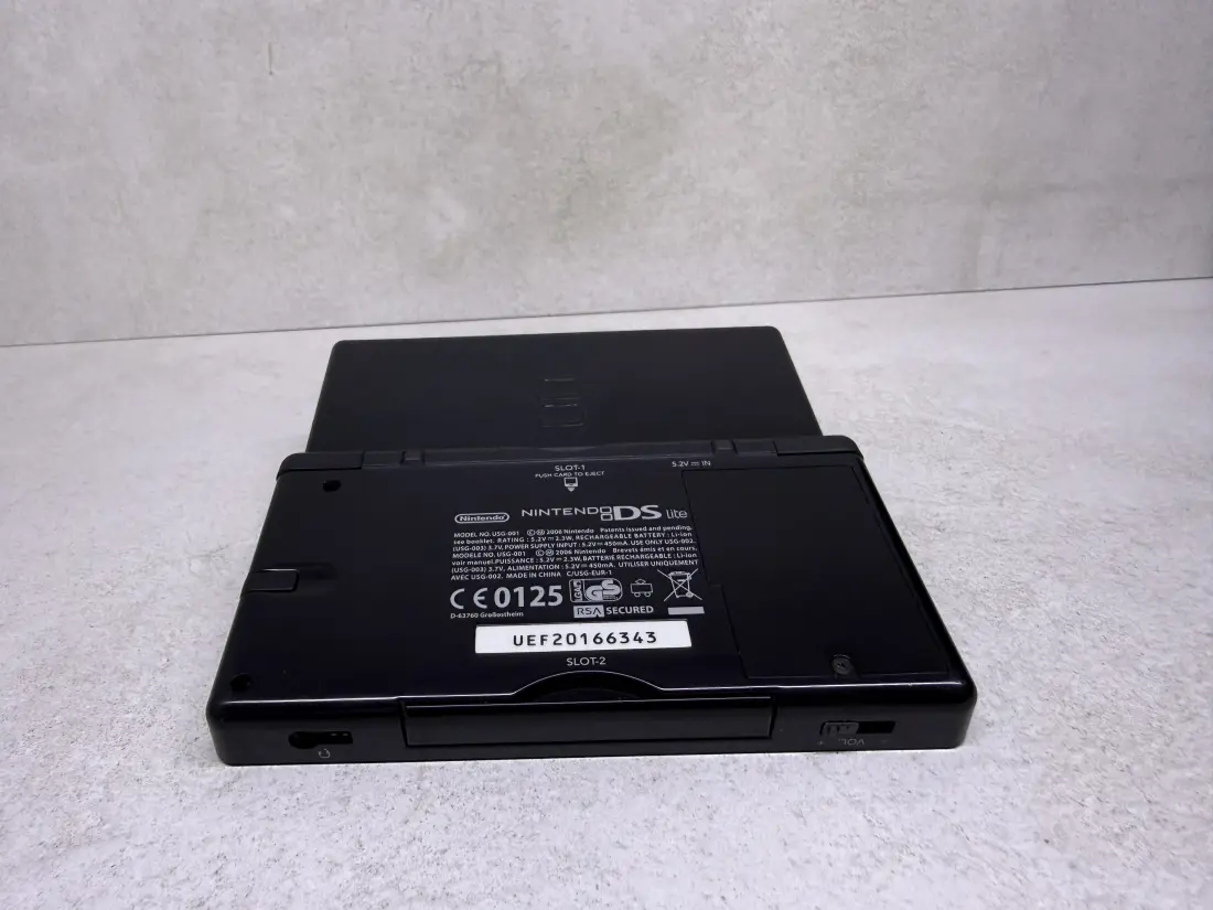 Nintendo DS Lite > 64gb / 723 igre / BLACK