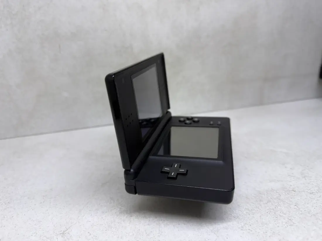 Nintendo DS Lite > 64gb / 723 igre / BLACK