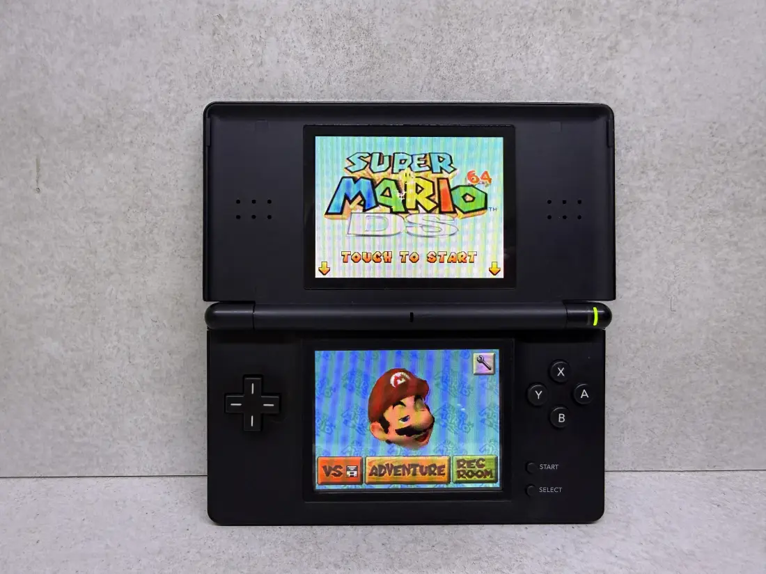 Nintendo DS Lite > 64gb / 723 igre / BLACK