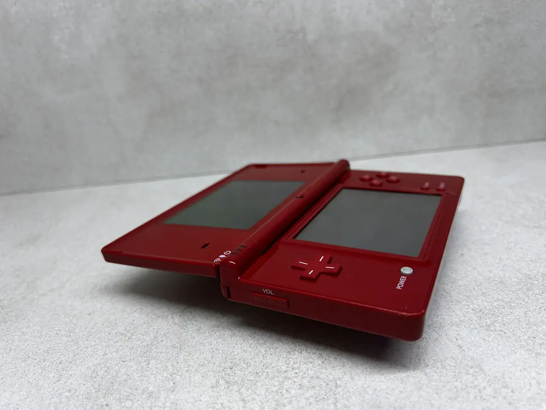 Nintendo DSi > 64gb / 723 igre / RED