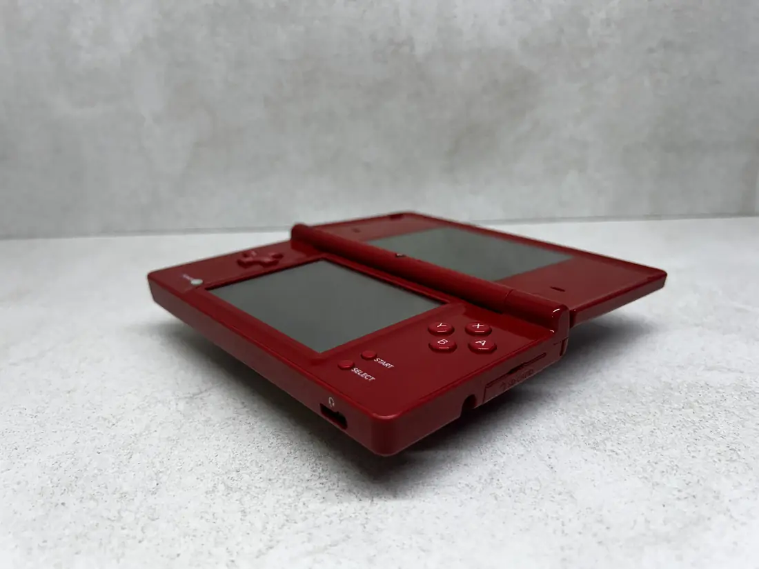 Nintendo DSi > 64gb / 723 igre / RED
