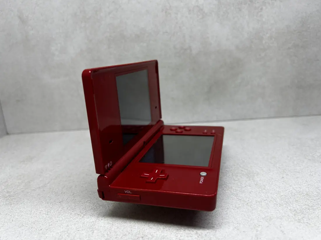 Nintendo DSi > 64gb / 723 igre / RED