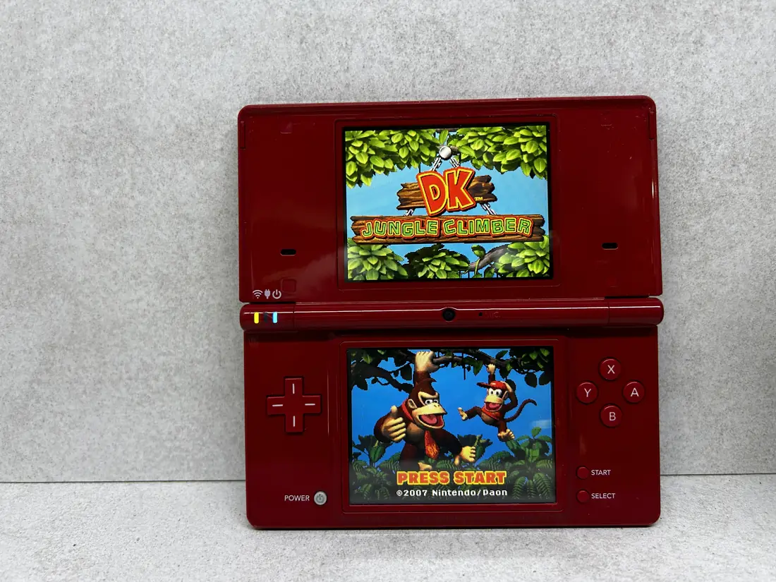 Nintendo DSi > 64gb / 723 igre / RED