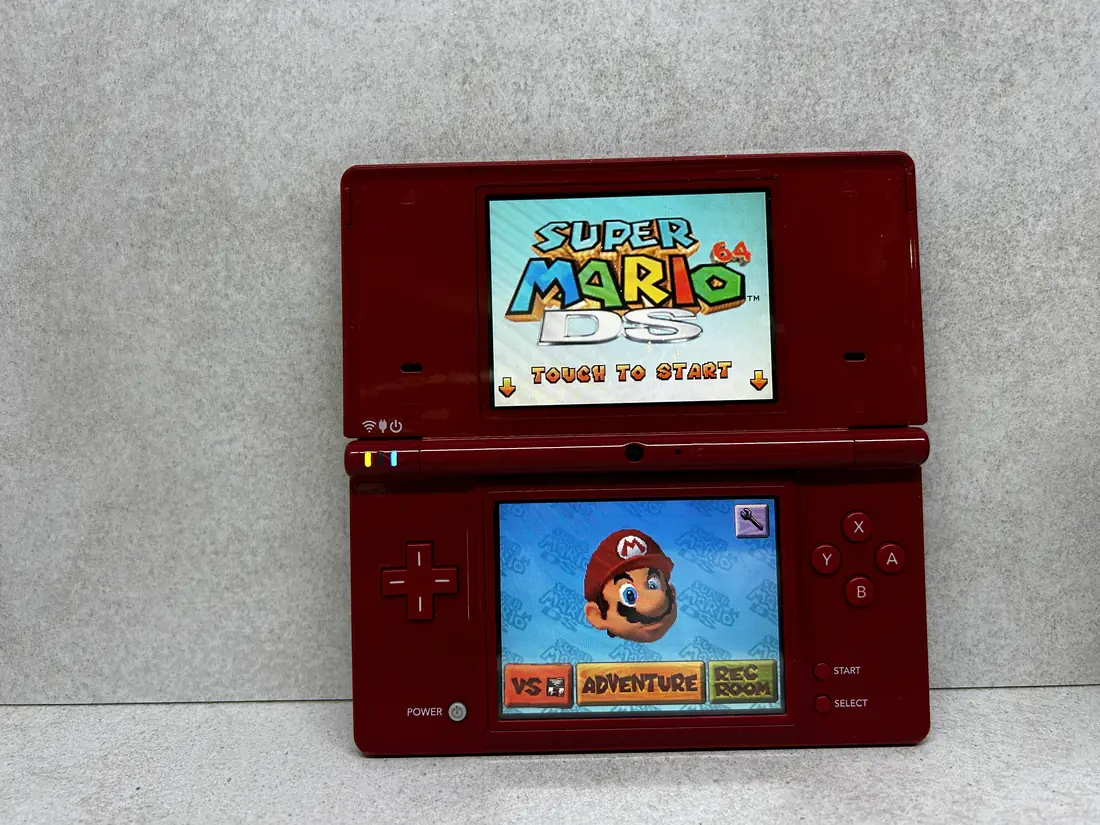 Nintendo DSi > 64gb / 723 igre / RED