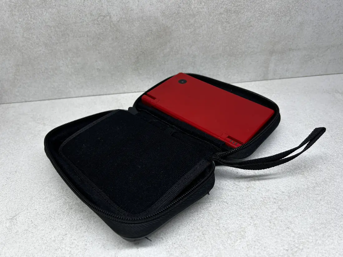 Nintendo DSi > 64gb / 723 igre / RED