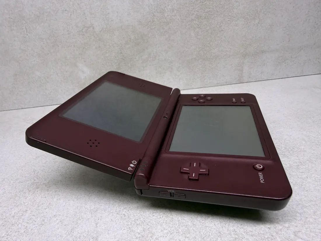 Nintnedo DSi XL > 64gb / 723 igre / RED