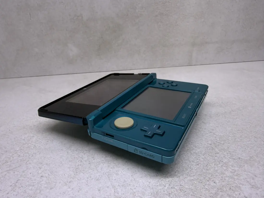 Nintendo 3DS > 128gb / 1361 igra / + Emulatori