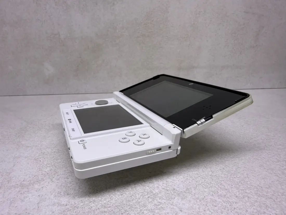 Nintendo 3DS > 128gb / 1361 igra / + Emulatori / WHITE