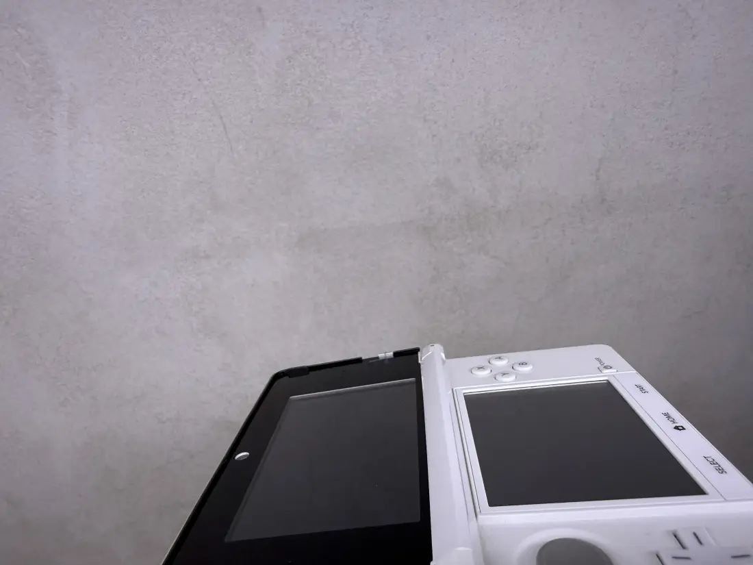 Nintendo 3DS > 128gb / 1361 igra / + Emulatori / WHITE