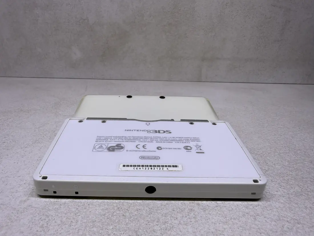 Nintendo 3DS > 128gb / 1361 igra / + Emulatori / WHITE