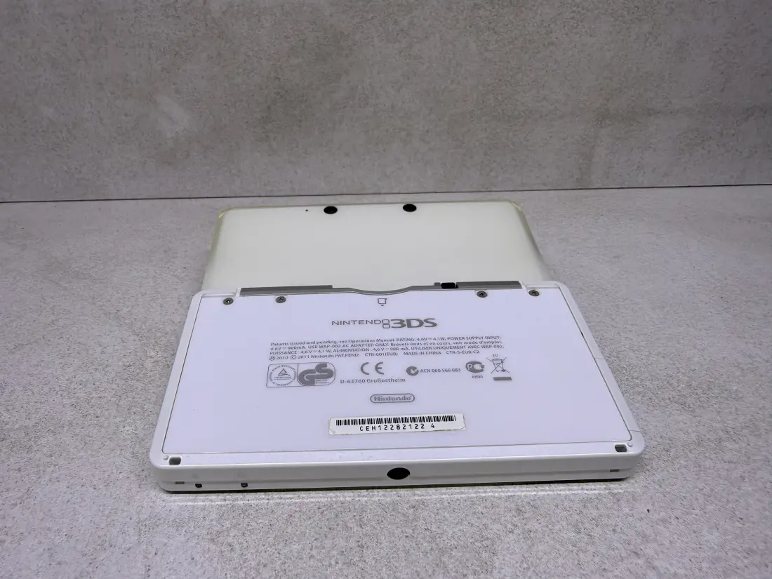 Nintendo 3DS > 128gb / 1361 igra / + Emulatori / WHITE