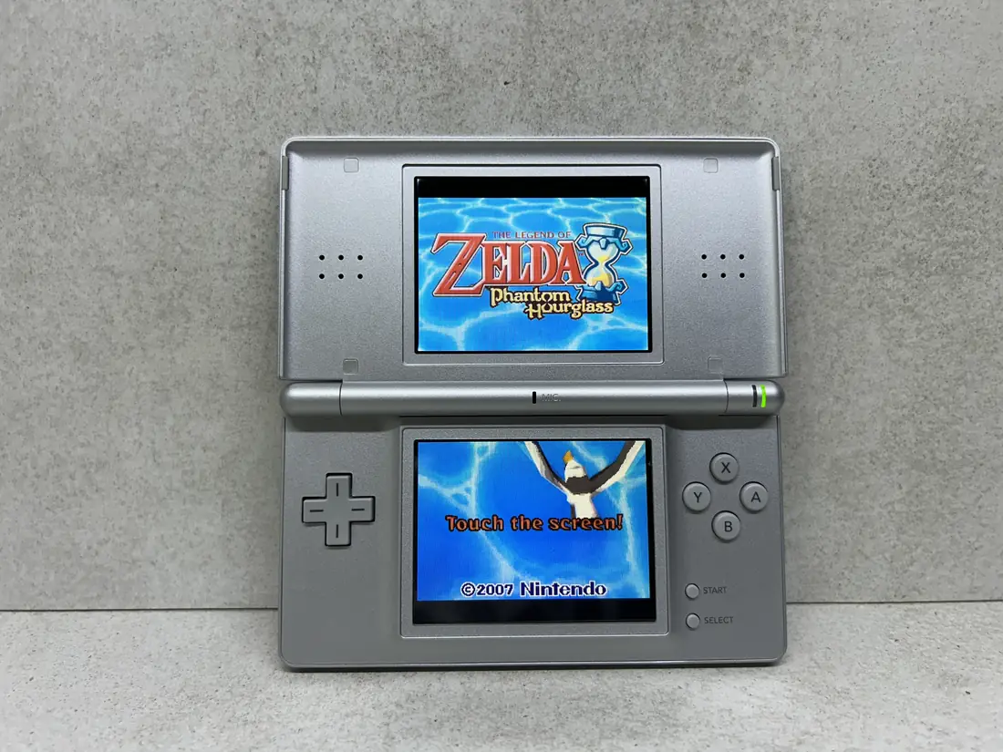 Nintendo DS Lite > 64gb / 723 igre / GREY