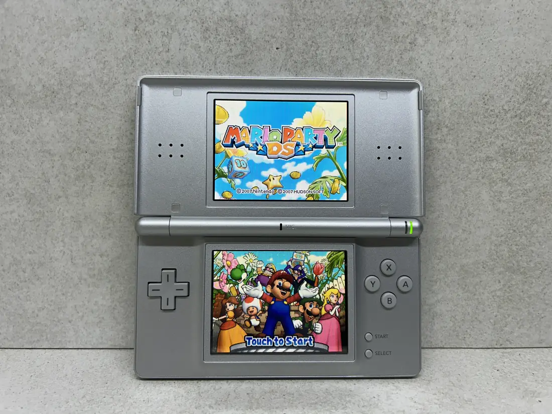 Nintendo DS Lite > 64gb / 723 igre / GREY