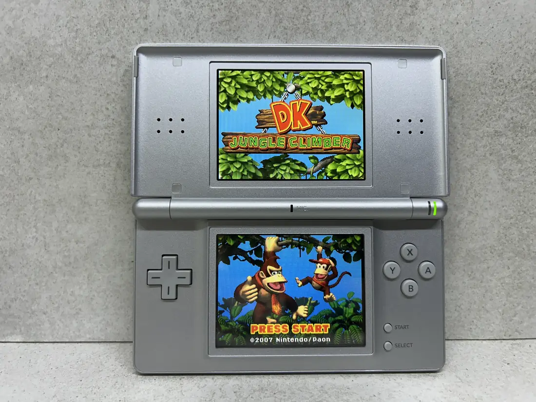 Nintendo DS Lite > 64gb / 723 igre / GREY