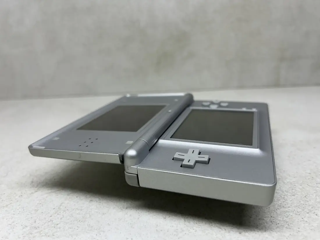Nintendo DS Lite > 64gb / 723 igre / GREY