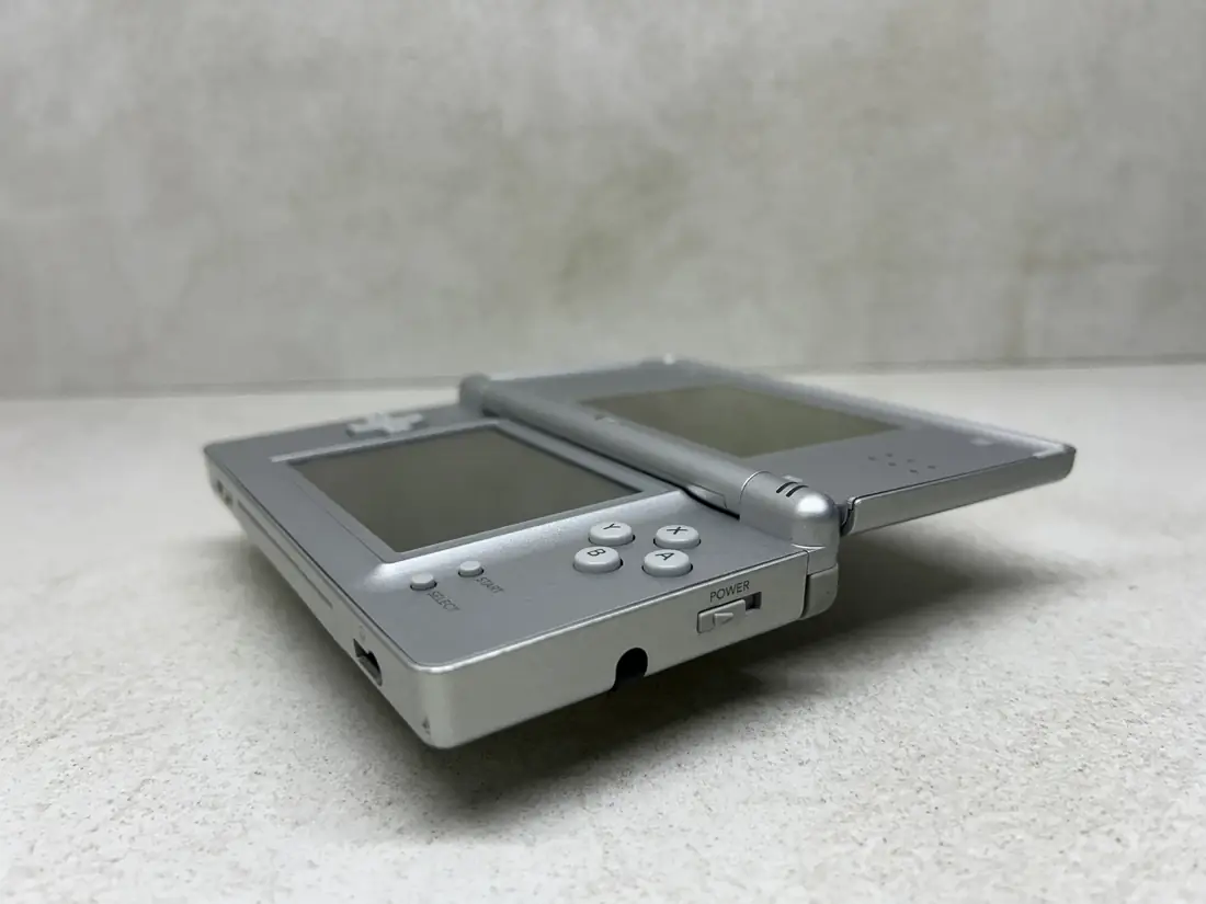 Nintendo DS Lite > 64gb / 723 igre / GREY