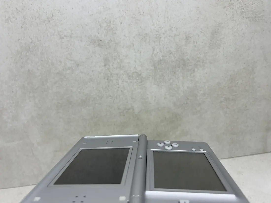 Nintendo DS Lite > 64gb / 723 igre / GREY