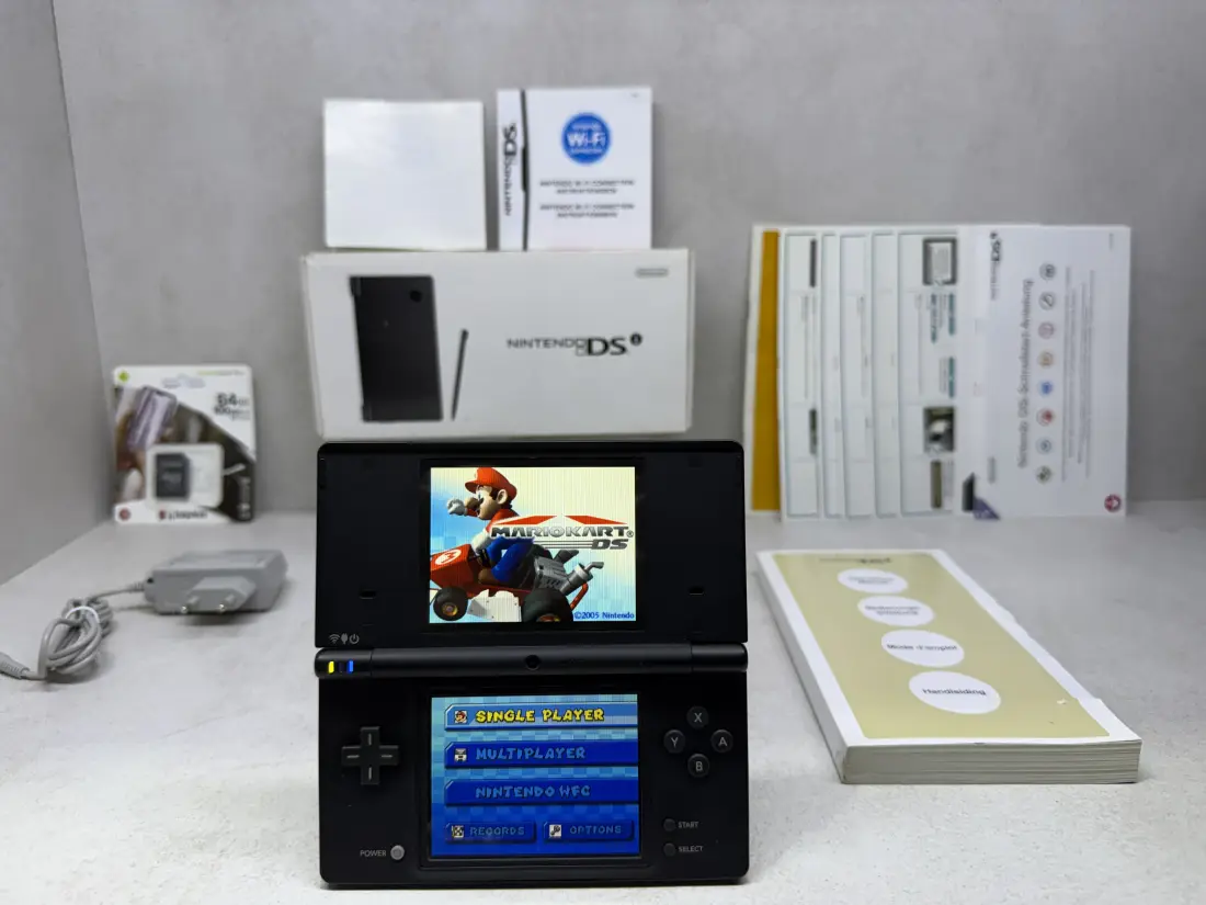 Nintendo DSi > 64gb > 64gb / 723 igre / BLACK / + Kutija