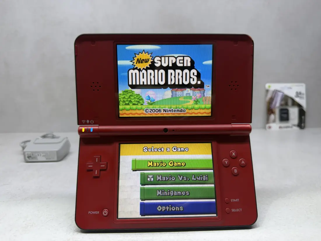 Nintendo DSi XL > 64gb / 723 igre / MARIO