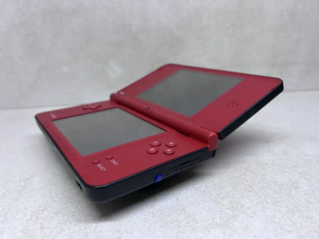 Nintendo DSi XL > 64gb / 723 igre / MARIO (BR.2)