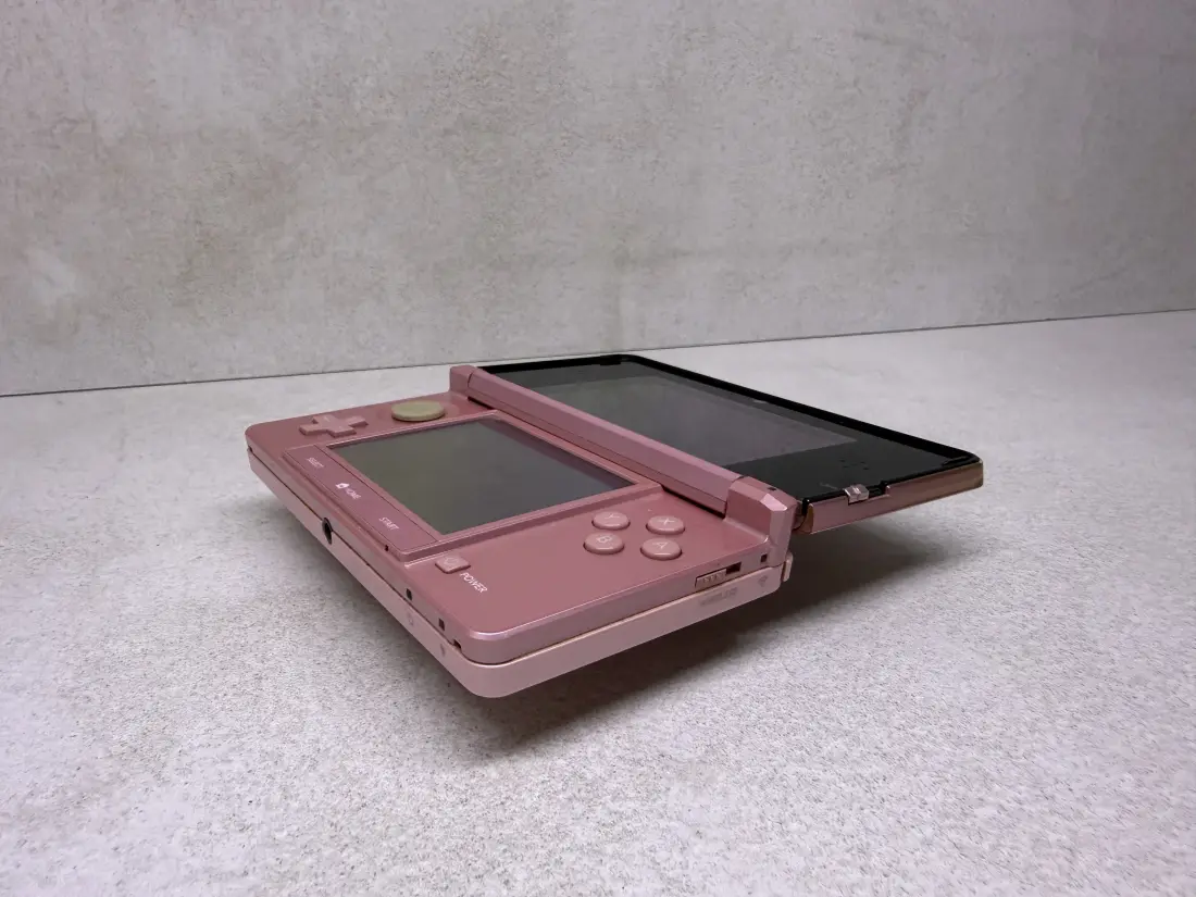 Nintendo 3DS > 128gb / 1361 igra / + Emulatori / PINK