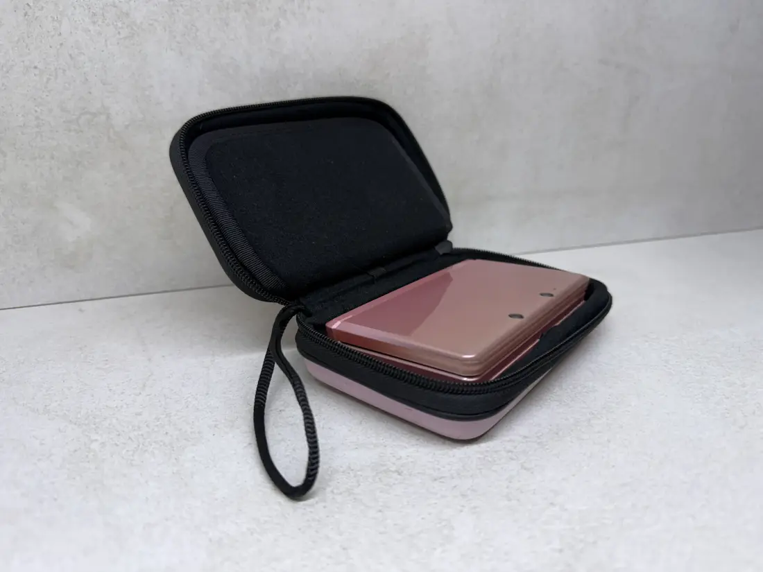 Nintendo 3DS > 128gb / 1361 igra / + Emulatori / PINK