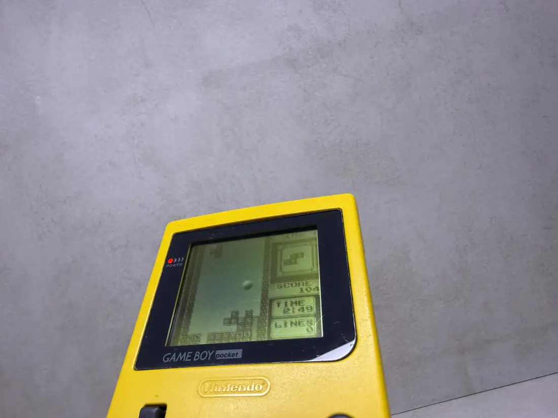 Nintendo Game Boy POCKET > GBP 1996 / YELLOW