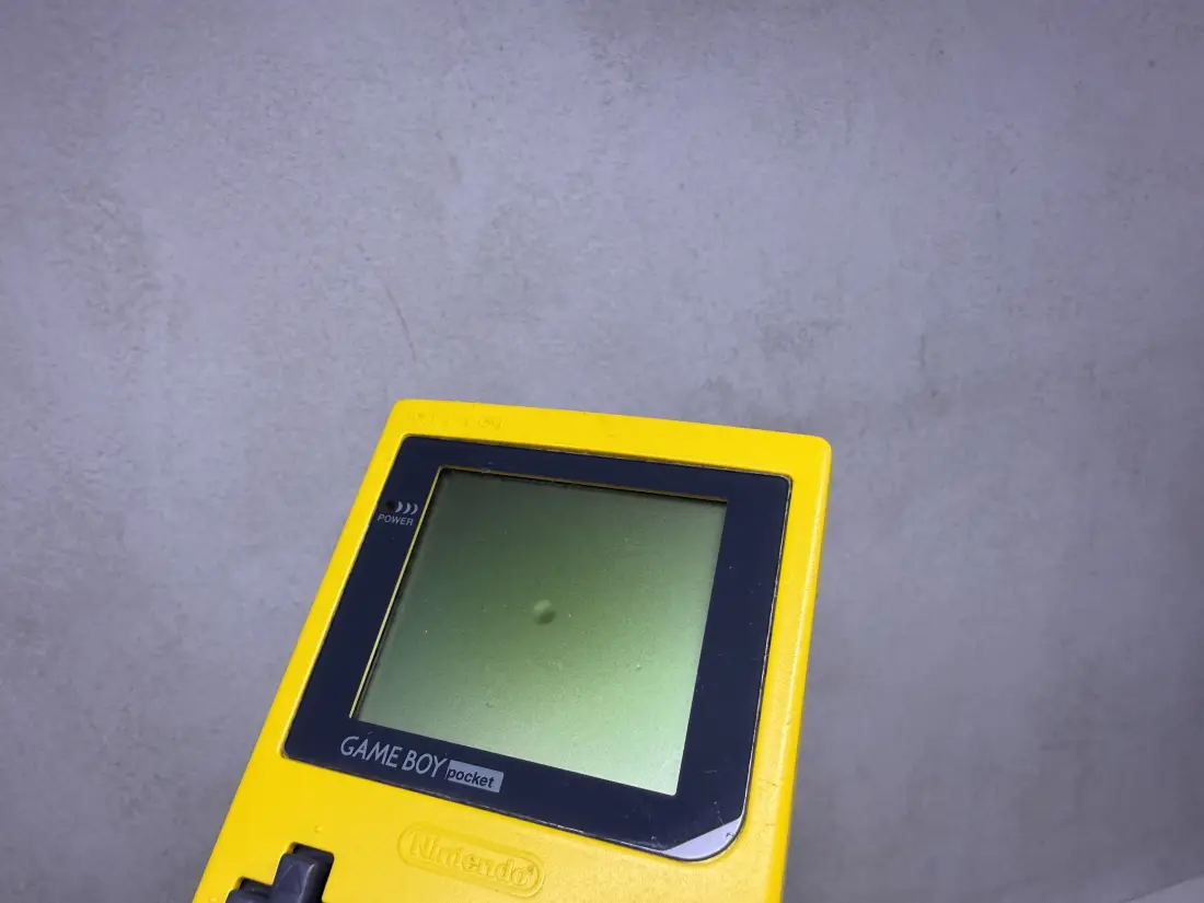 Nintendo Game Boy POCKET > GBP 1996 / YELLOW