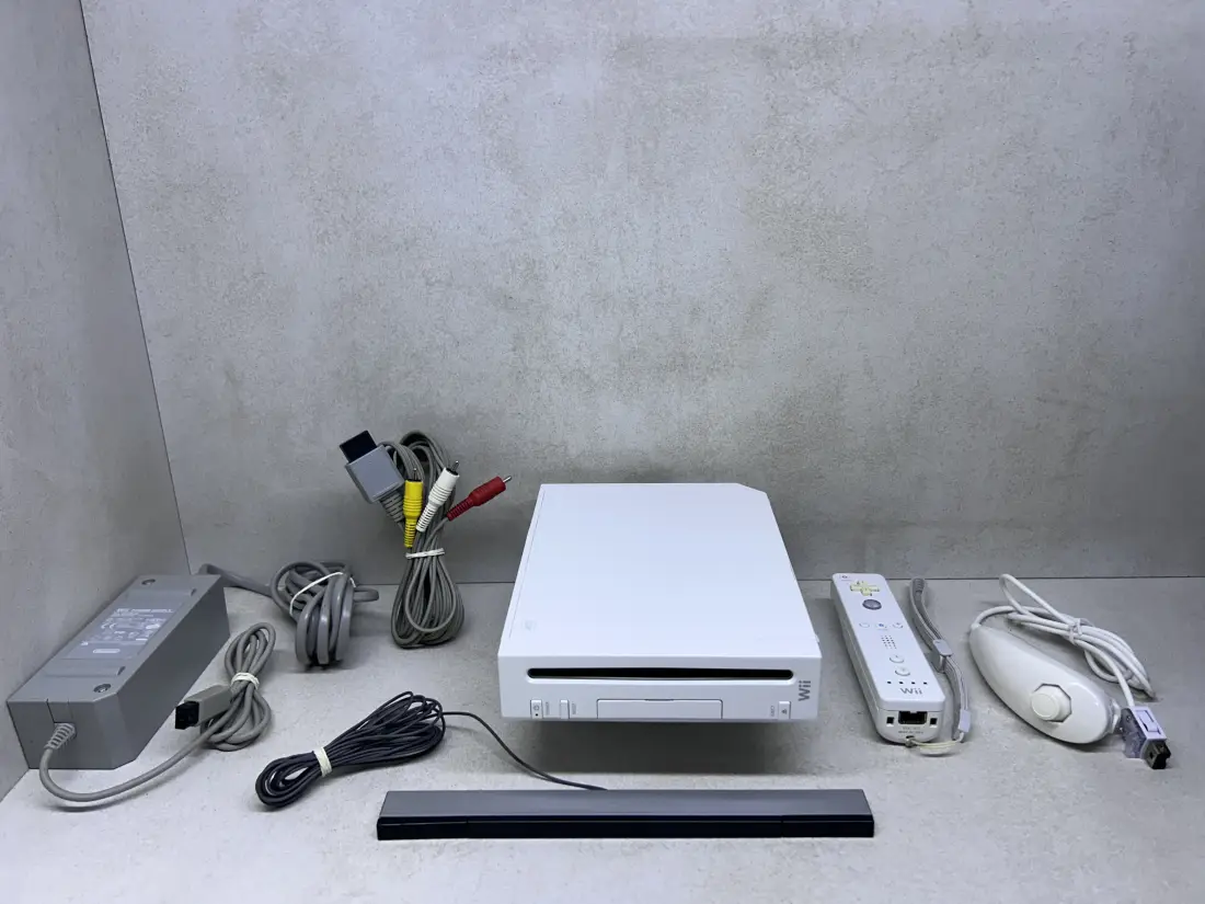 Nintendo Wii > 64gb / 368 igara / + Emulatori / WHITE