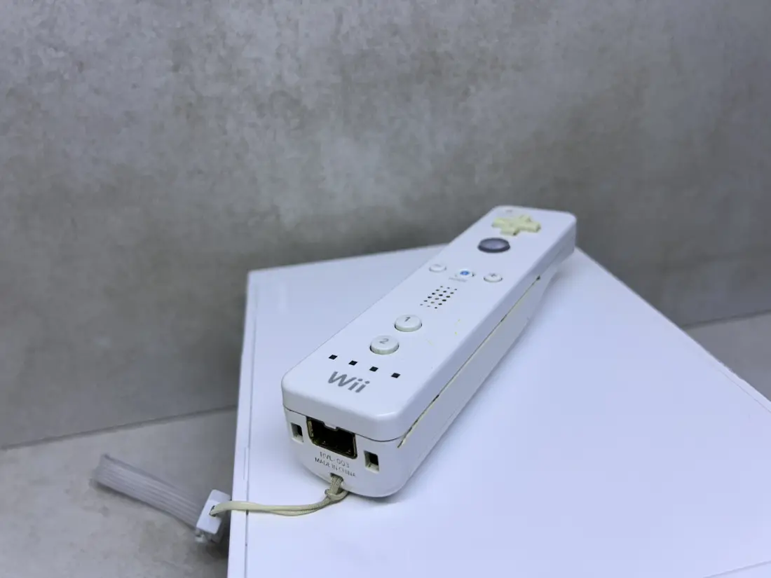 Nintendo Wii > 64gb / 368 igara / + Emulatori / WHITE